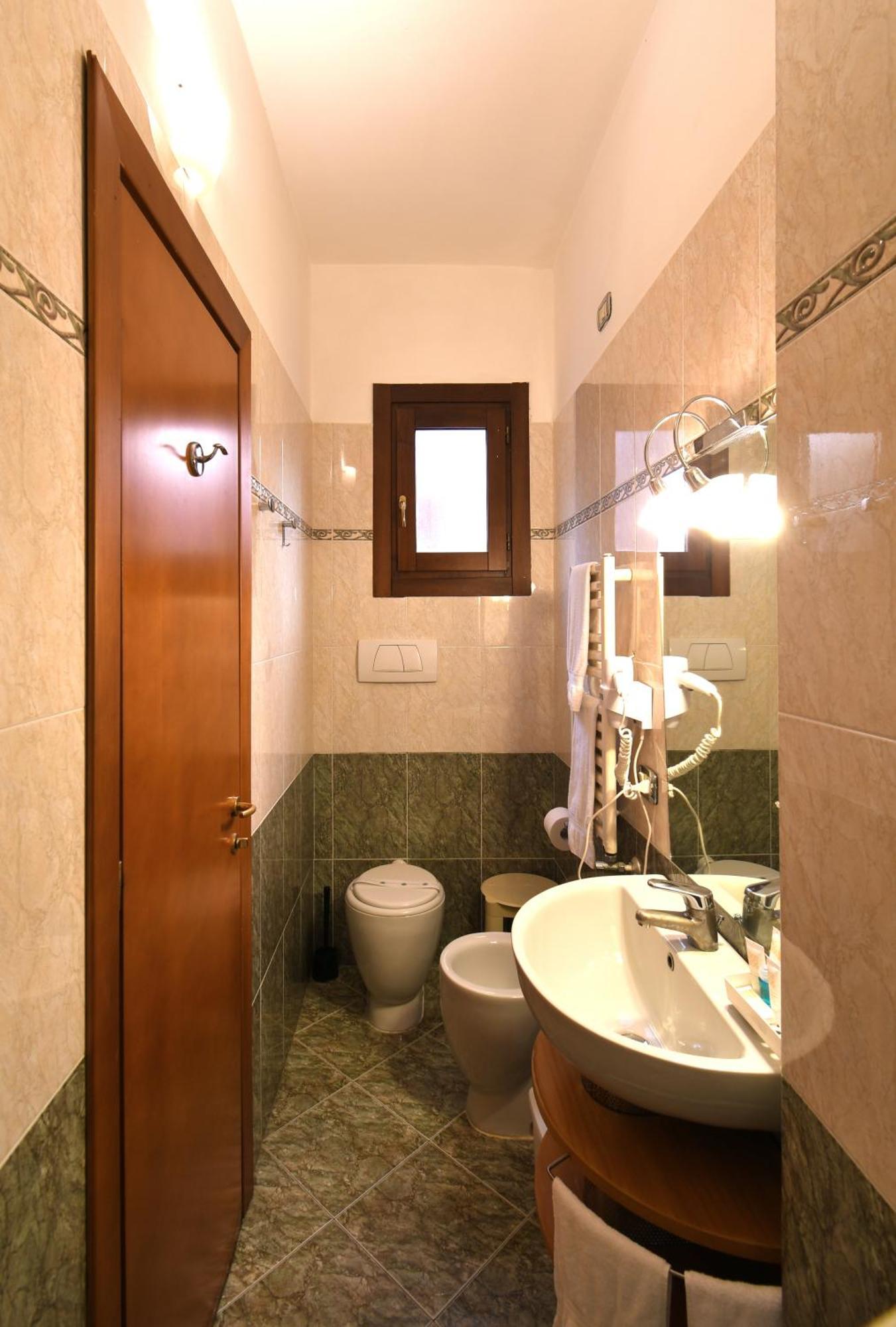 Hotel Cavour Rapallo Bagian luar foto