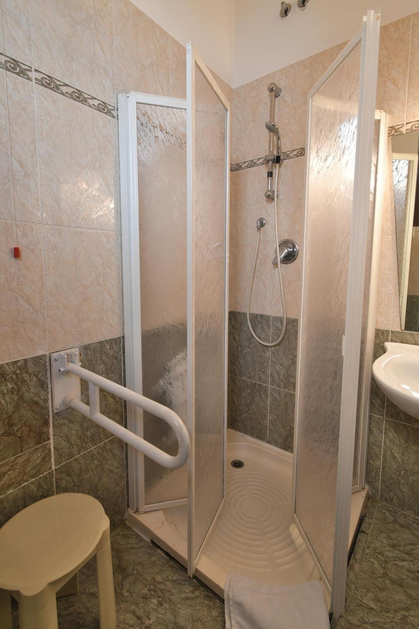 Hotel Cavour Rapallo Bagian luar foto